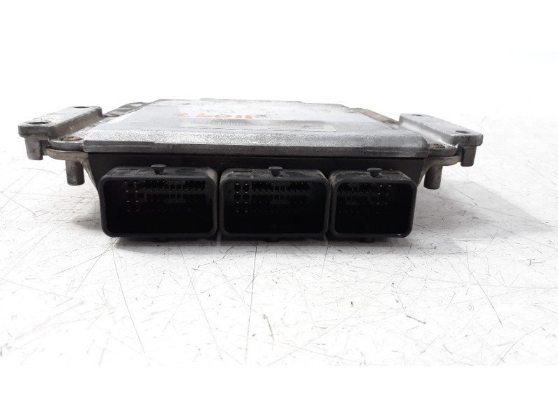 Recambio de centralita motor uce para renault megane i fase 2 berlina (ba0) 1.9 dci diesel cat referencia OEM IAM 8200039569 028