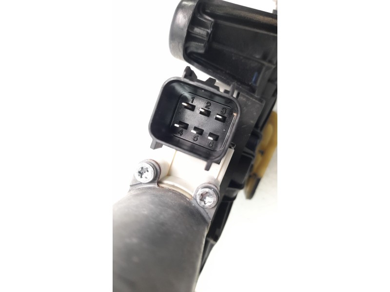 Recambio de elevalunas trasero izquierdo para land rover range rover velar 2.0 turbo cat referencia OEM IAM J8A227001AB  