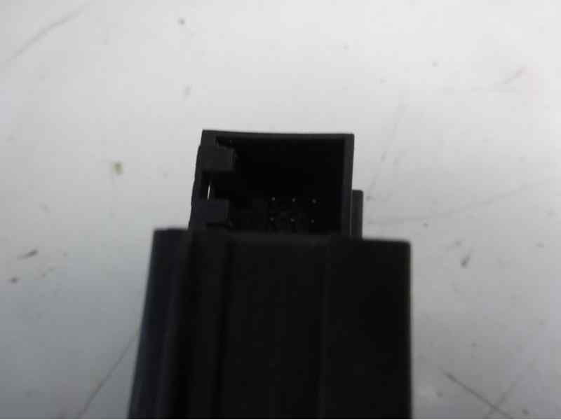 Recambio de warning para audi a4 ber. (b8) e referencia OEM IAM 8K1941509  