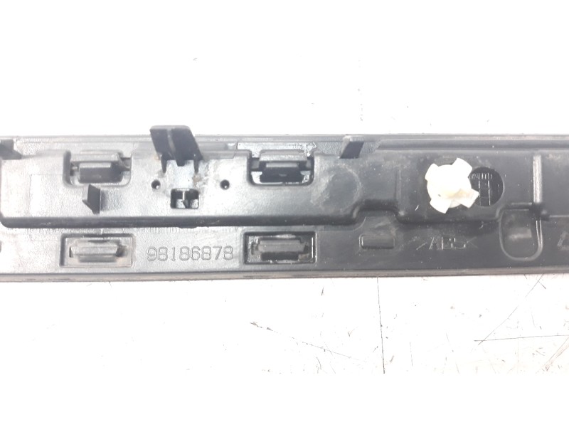 Recambio de moldura para citroen berlingo 1.5 blue-hdi fap referencia OEM IAM 98186878  