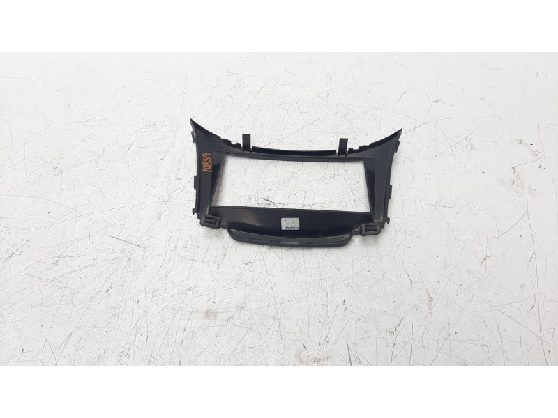 Recambio de moldura para hyundai i30 (gd) 1.4 cat referencia OEM IAM SNC68736  