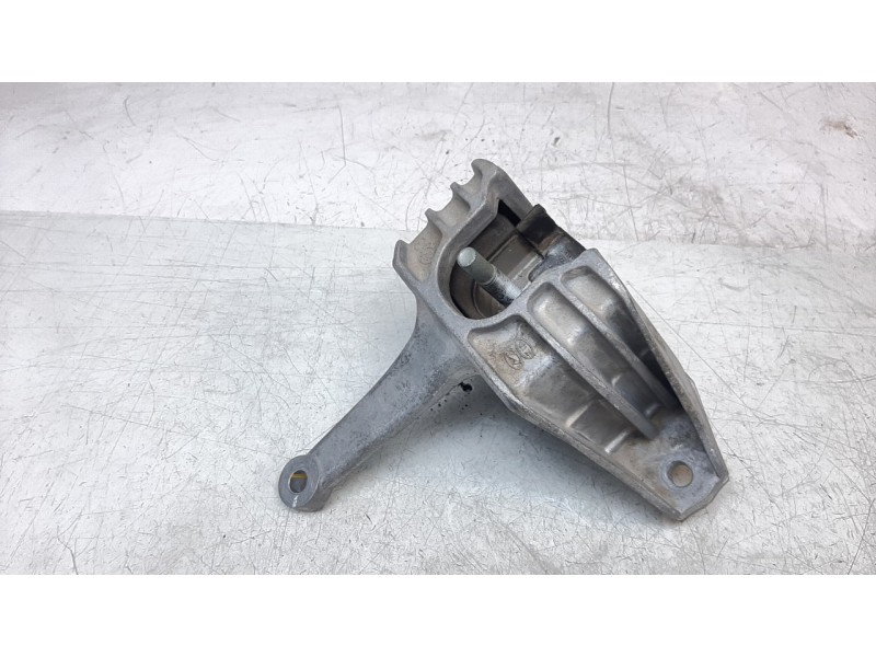 Recambio de soporte motor derecho para kia niro referencia OEM IAM 21810G2000  