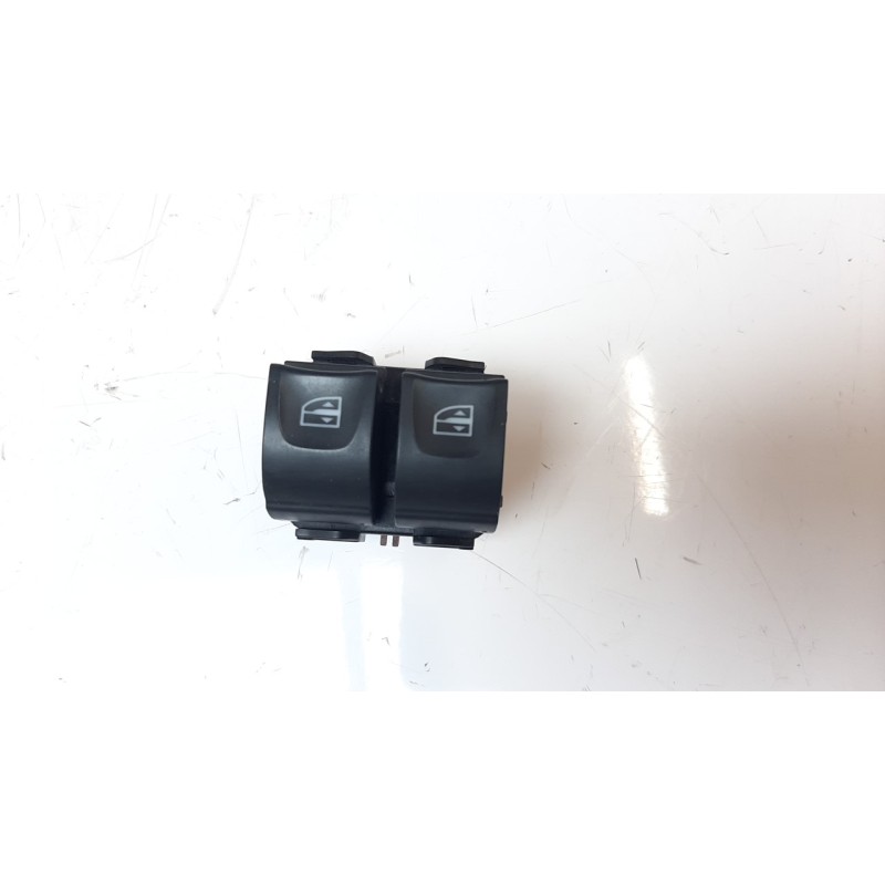 Recambio de mando elevalunas delantero izquierdo para renault captur 1.5 dci diesel fap energy referencia OEM IAM 254112588R  