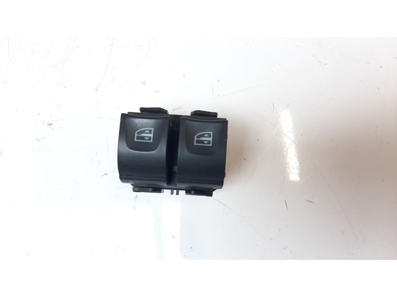 Recambio de mando elevalunas delantero izquierdo para renault captur 1.5 dci diesel fap energy referencia OEM IAM 254112588R  