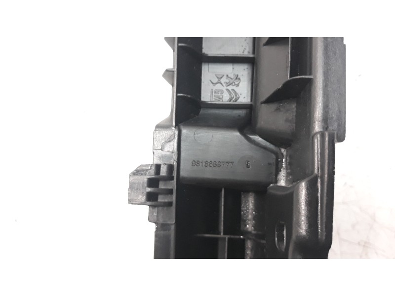 Recambio de moldura para citroen berlingo 1.5 blue-hdi fap referencia OEM IAM 9818689777  