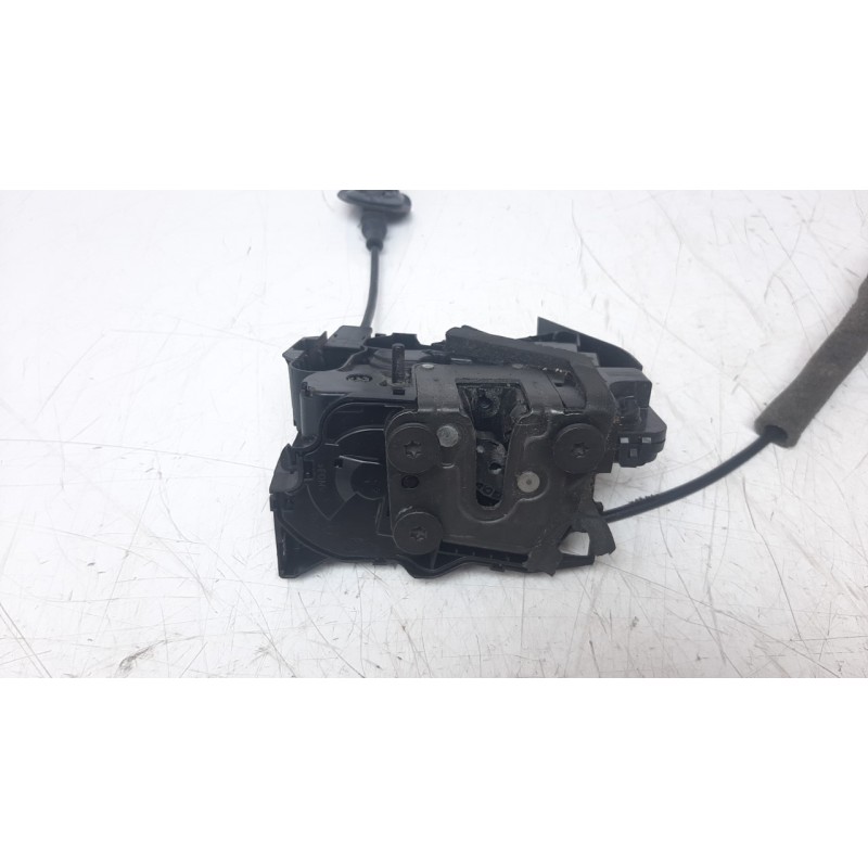 Recambio de cerradura puerta trasera derecha para renault megane iv berlina 5p 1.5 blue dci diesel fap referencia OEM IAM 825025