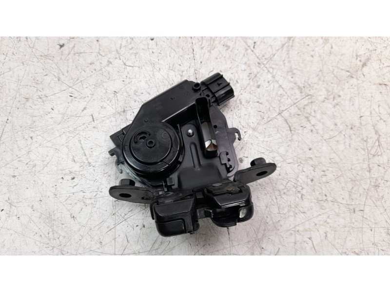 Recambio de cerradura maletero / porton para toyota corolla (e21) hybrid style referencia OEM IAM 6935002100  