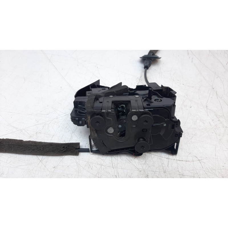 Recambio de cerradura puerta trasera izquierda para renault megane iv berlina 5p 1.5 blue dci diesel fap referencia OEM IAM 8250