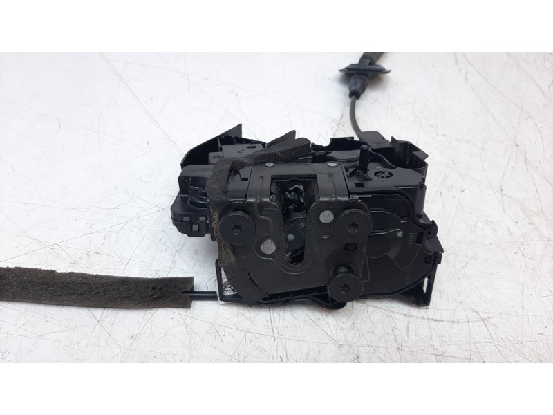 Recambio de cerradura puerta trasera izquierda para renault megane iv berlina 5p 1.5 blue dci diesel fap referencia OEM IAM 8250