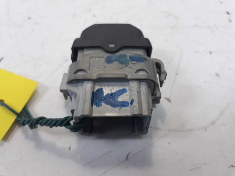 Recambio de mando elevalunas delantero derecho para renault megane ii berlina 3p referencia OEM IAM   