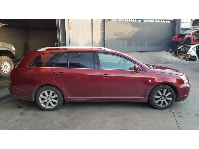 toyota avensis berlina (t25) del año 2005