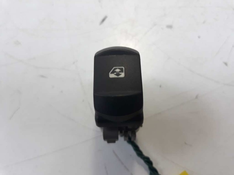 Recambio de mando elevalunas delantero derecho para renault megane ii berlina 3p referencia OEM IAM   