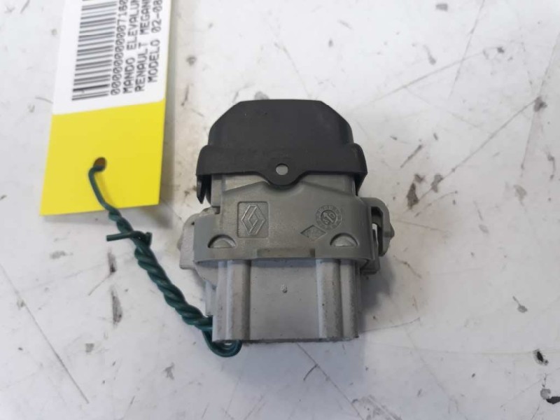 Recambio de mando elevalunas delantero derecho para renault megane ii berlina 3p referencia OEM IAM   