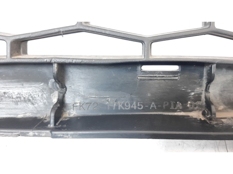 Recambio de rejilla paragolpes central para land rover discovery sport pure referencia OEM IAM FK7217K945A  