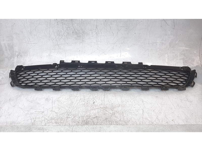 Recambio de rejilla paragolpes central para land rover discovery sport pure referencia OEM IAM FK7217K945A  