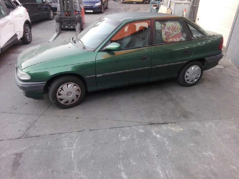 opel astra f berlina del año 1996