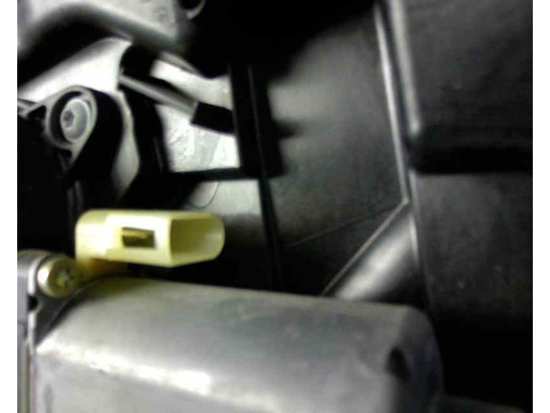 Recambio de elevalunas delantero derecho para ford fiesta (cbk) 1.4 16v cat referencia OEM IAM 1225776 FD61AR 6768