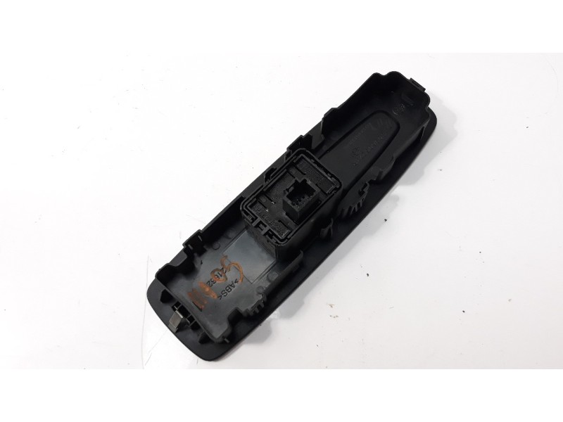 Recambio de mando elevalunas trasero derecho para renault megane iv berlina 5p 1.5 blue dci diesel fap referencia OEM IAM 254214
