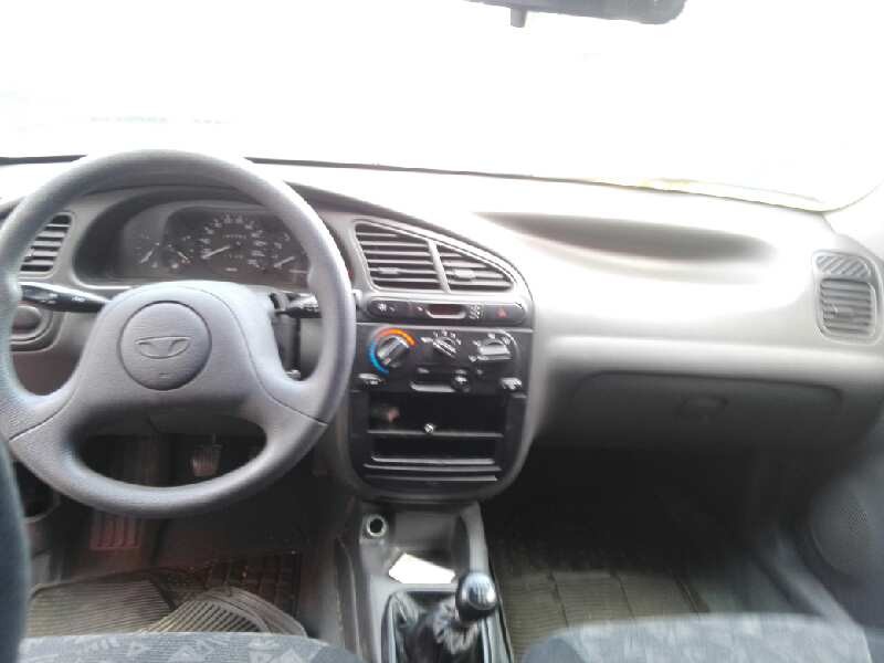 daewoo lanos del año 2001