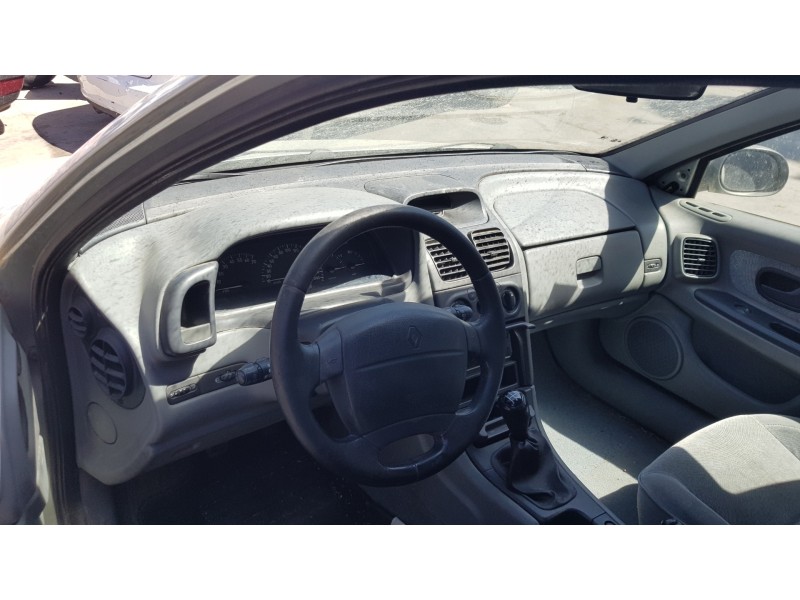 renault laguna (b56) del año 2000