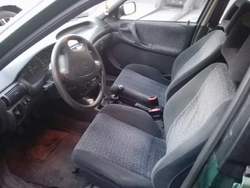 opel astra f berlina del año 1996