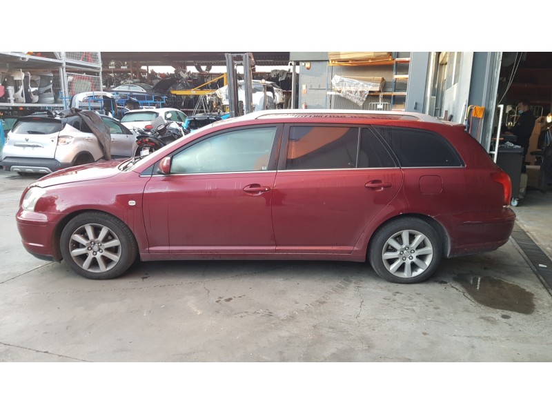 toyota avensis berlina (t25) del año 2005