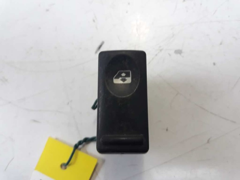 Recambio de mando elevalunas delantero izquierdo para renault 19 hatchback (b/c53) referencia OEM IAM   