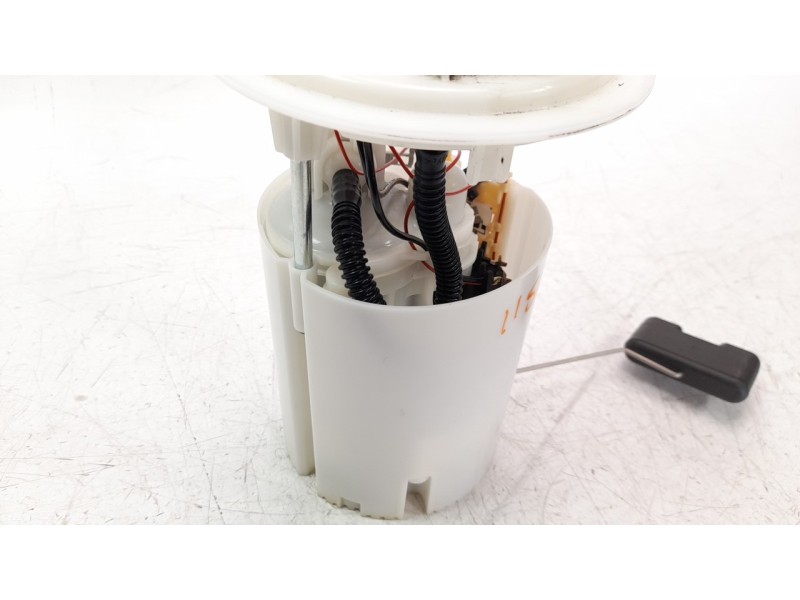 Recambio de bomba combustible para renault megane iv berlina 5p 1.2 tce energy referencia OEM IAM 172026203R  