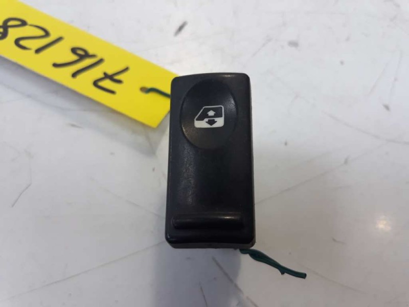 Recambio de mando elevalunas delantero izquierdo para renault 19 hatchback (b/c53) referencia OEM IAM   
