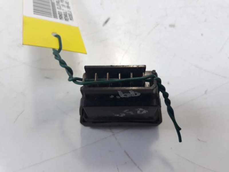 Recambio de mando elevalunas delantero izquierdo para renault 19 hatchback (b/c53) referencia OEM IAM   