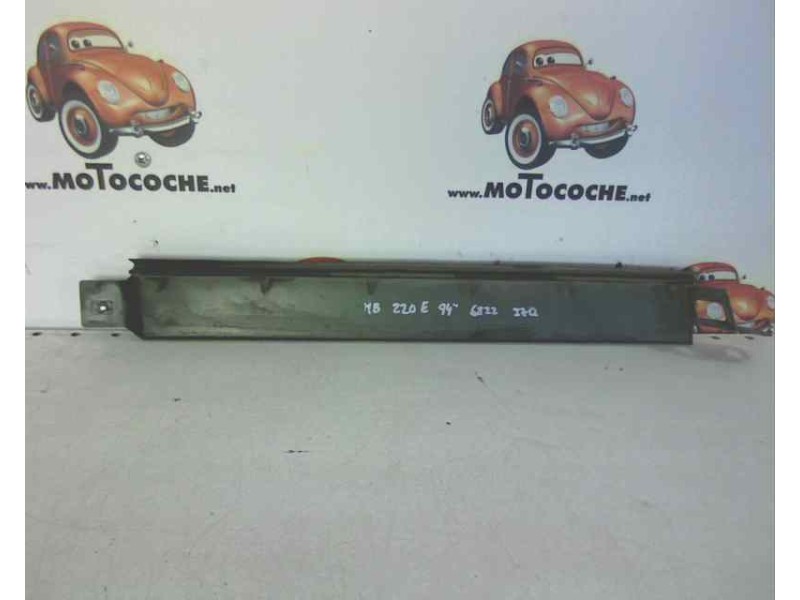 Recambio de moldura para mercedes-benz clase e (w124) berlina 2.2 cat referencia OEM IAM   6822