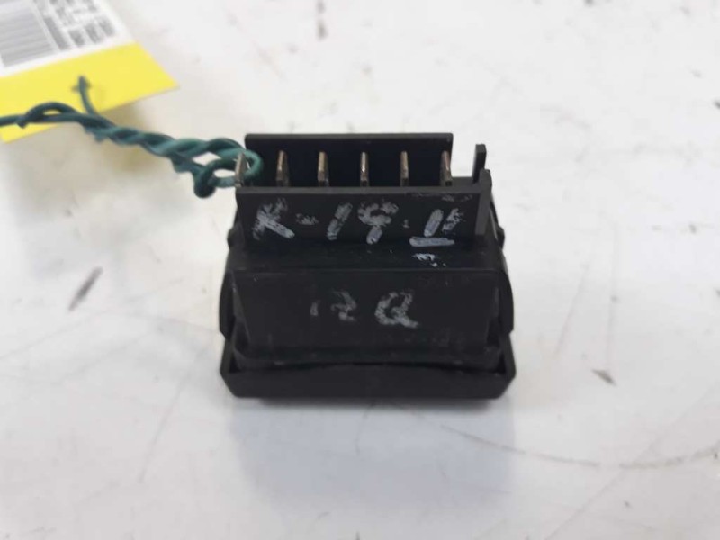 Recambio de mando elevalunas delantero izquierdo para renault 19 hatchback (b/c53) referencia OEM IAM   