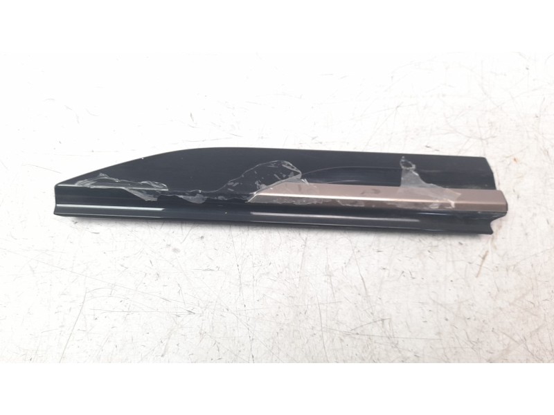 Recambio de moldura para land rover range rover velar 2.0 turbo cat referencia OEM IAM J8A2280B10DF  