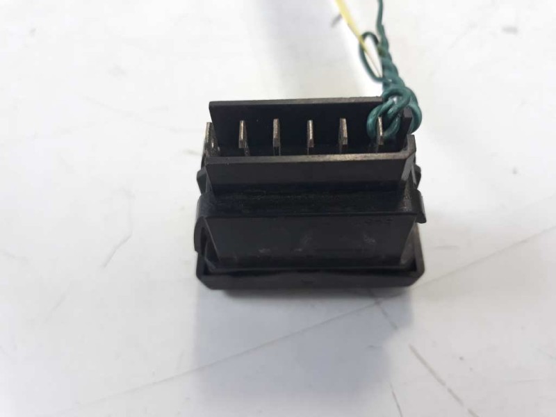 Recambio de mando elevalunas delantero izquierdo para renault 19 hatchback (b/c53) referencia OEM IAM   