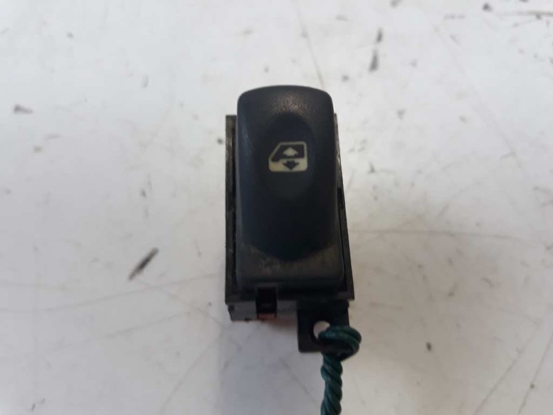 Recambio de mando elevalunas trasero izquierdo para renault laguna (b56) 2.0+ 16v rxe referencia OEM IAM 7700417485  