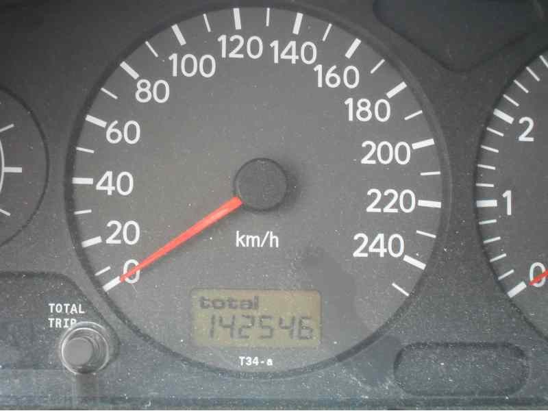 toyota avensis berlina (t 22) del año 2001