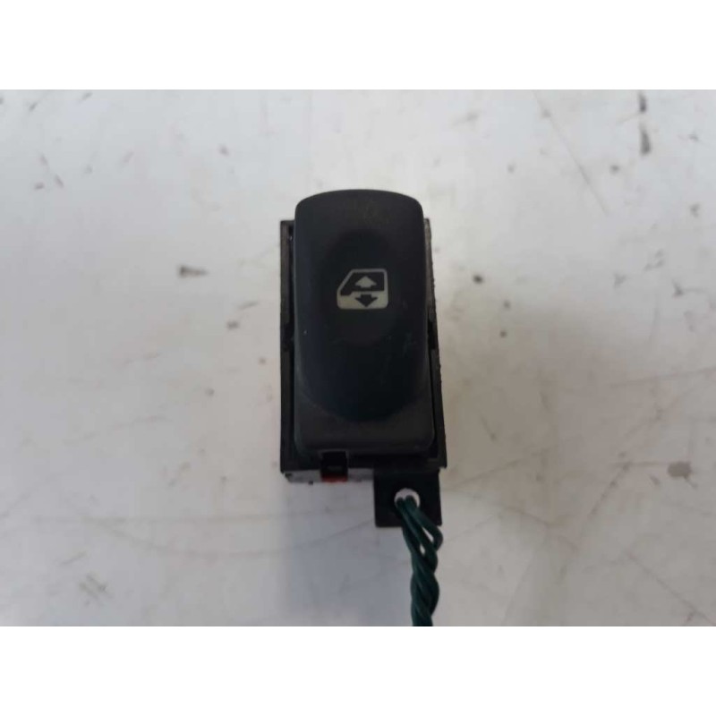 Recambio de mando elevalunas trasero izquierdo para renault laguna grandtour (k56) 1.9 dci rt referencia OEM IAM 7700417485  