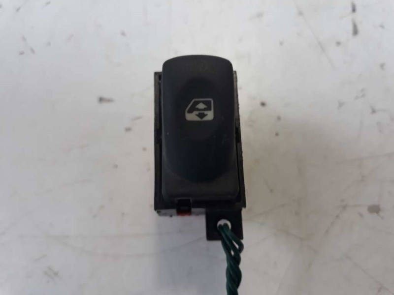 Recambio de mando elevalunas trasero izquierdo para renault laguna grandtour (k56) 1.9 dci rt referencia OEM IAM 7700417485  