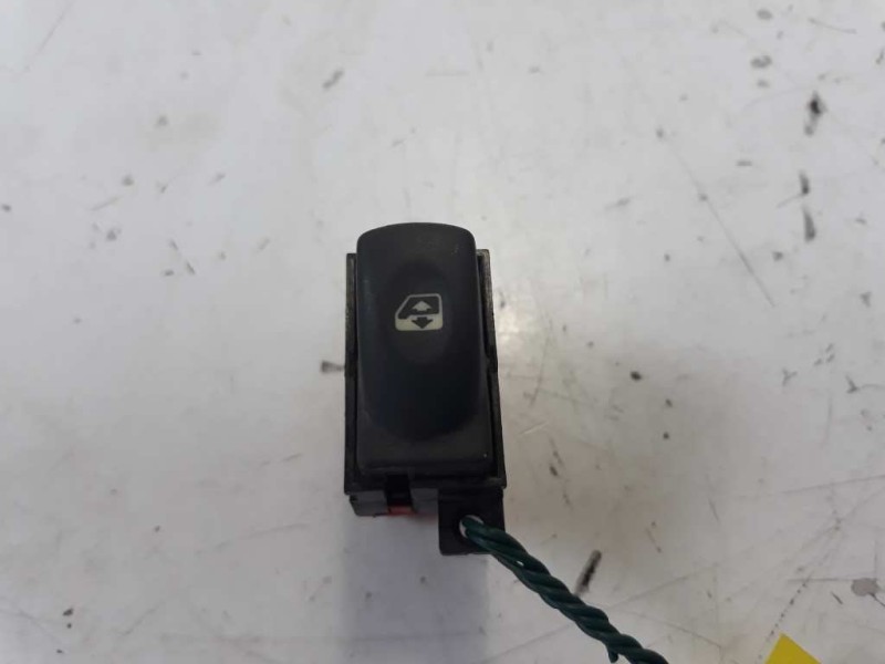 Recambio de mando elevalunas trasero izquierdo para renault laguna (b56) 2.0+ 16v rxe referencia OEM IAM 7700417485  