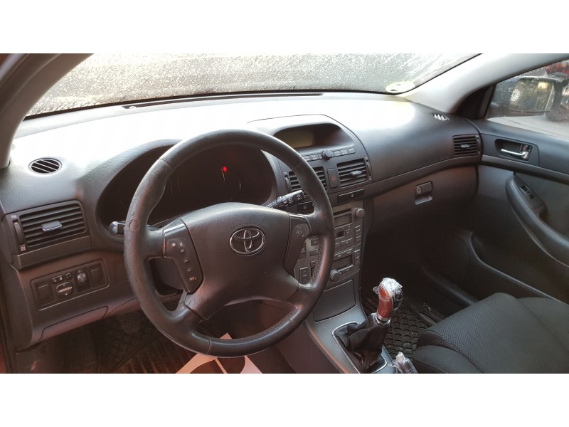 toyota avensis berlina (t25) del año 2005