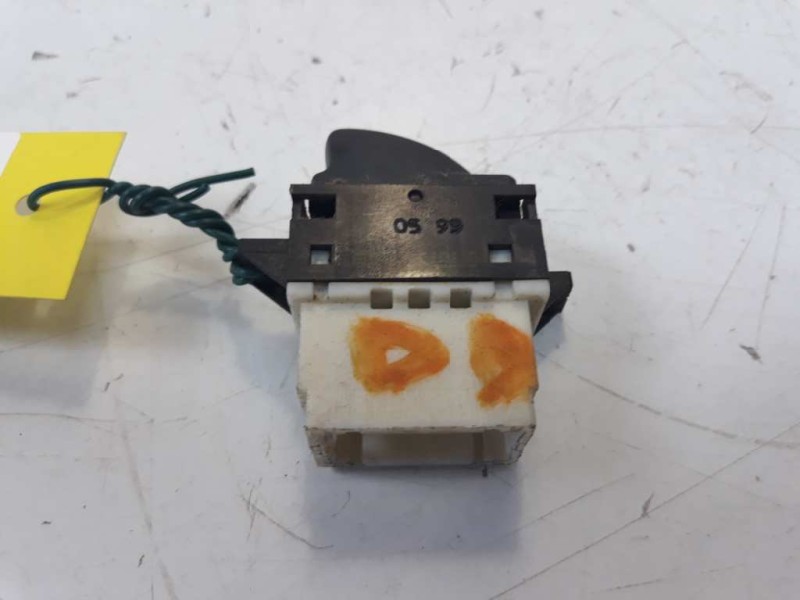 Recambio de mando elevalunas delantero derecho para renault laguna (b56) referencia OEM IAM 7700417484  