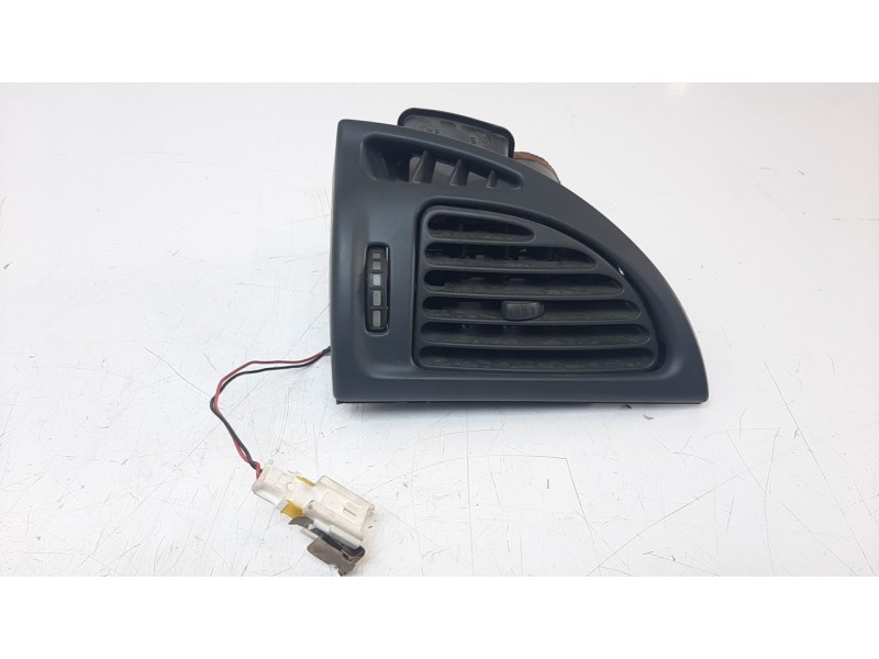 Recambio de rejilla aireadora para citroen c5 berlina 2.0 hdi referencia OEM IAM 8265G7  