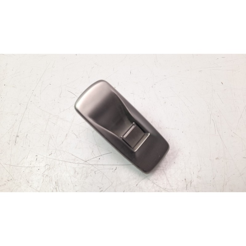 Recambio de mando elevalunas trasero derecho para jaguar xf 3.0 v6 diesel cat referencia OEM IAM 8X2314717AB  