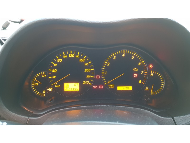 toyota avensis berlina (t25) del año 2005