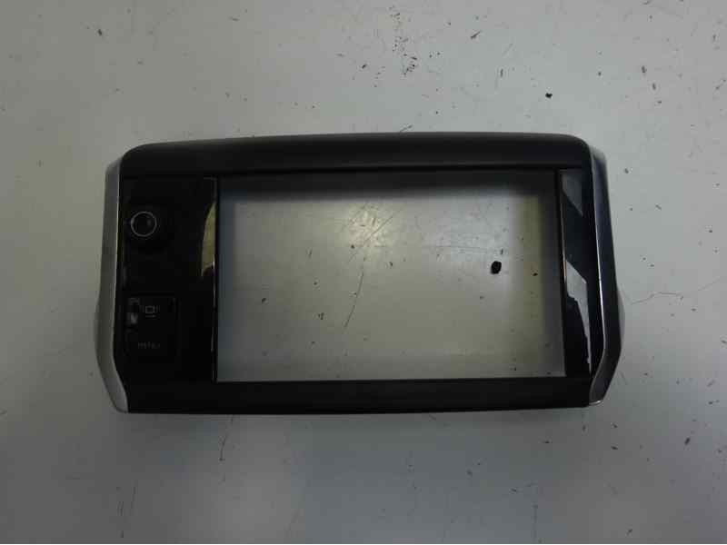 Recambio de moldura para peugeot 208 allure referencia OEM IAM 9673861377  