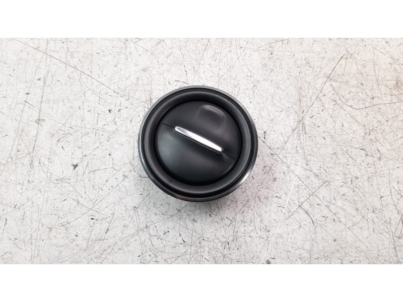 Recambio de rejilla aireadora para dacia duster ii prestige referencia OEM IAM 687603688R  