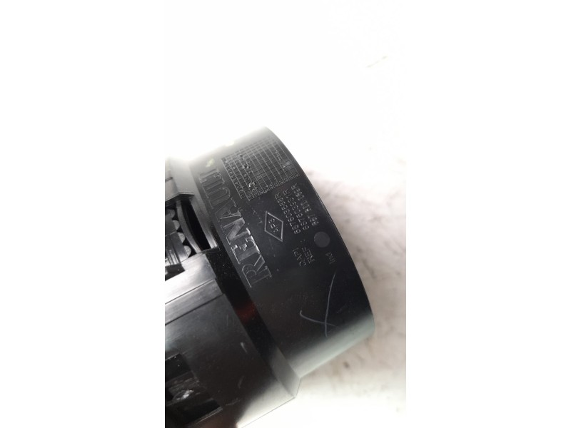 Recambio de rejilla aireadora para dacia duster ii prestige referencia OEM IAM 687603688R  