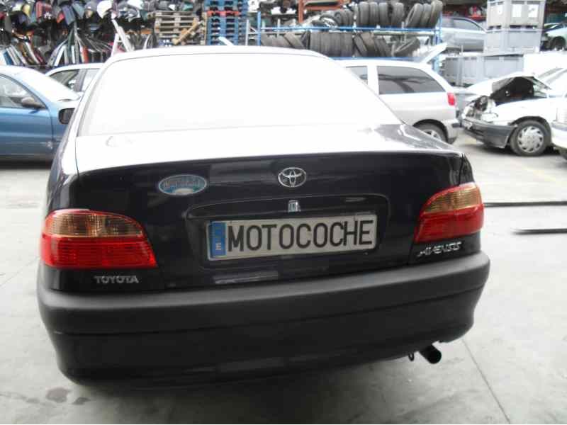 toyota avensis berlina (t 22) del año 2001