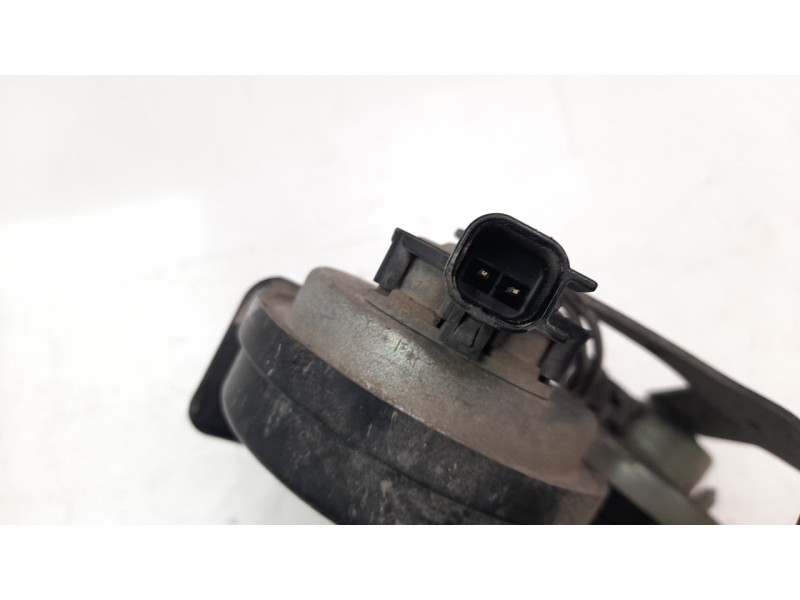 Recambio de claxon para land rover discovery 4 2.7 td v6 cat referencia OEM IAM 9H2213A803AA  