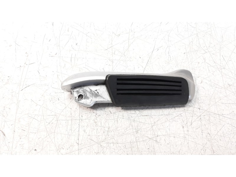 Recambio de estribo para kymco g-dink 125 referencia OEM IAM 5070BLKG7E00YYF  